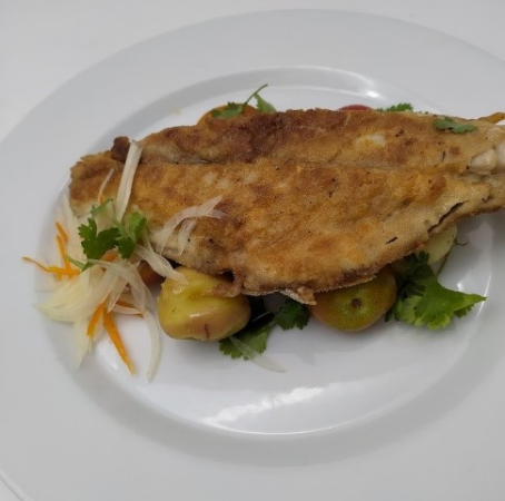 Pescado Frito con Papas Coctel